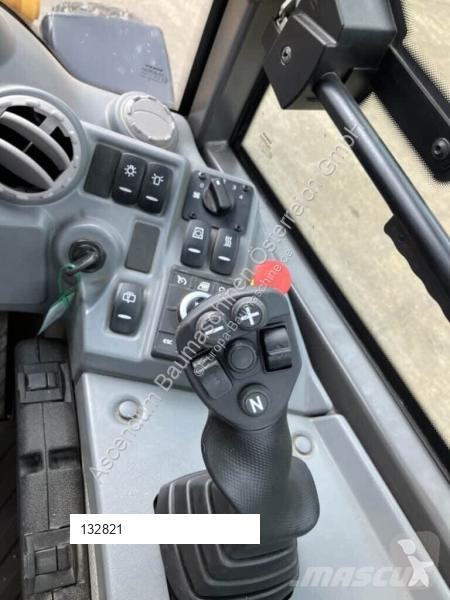 Nakladač Volvo JL20H