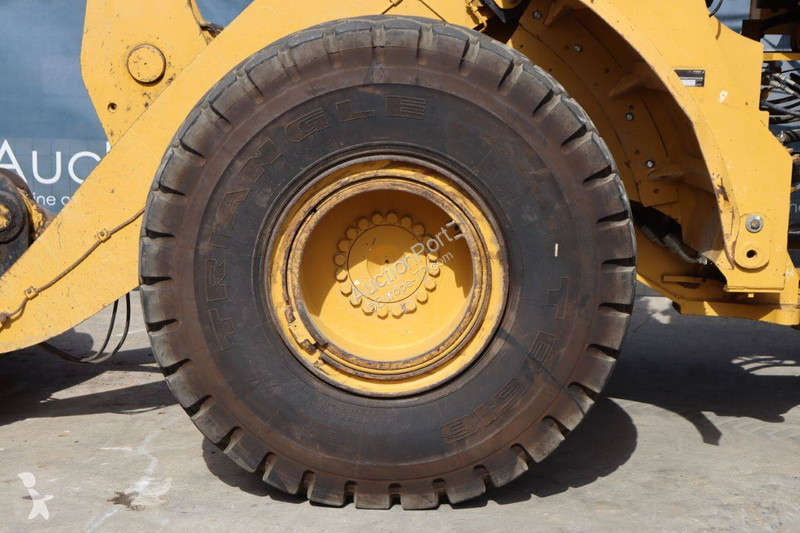 Shovel Caterpillar M