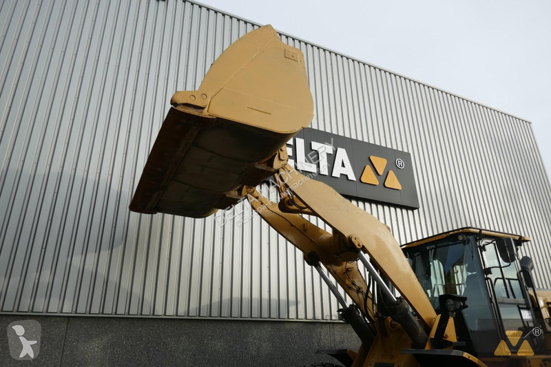 Nakladač Caterpillar 972M