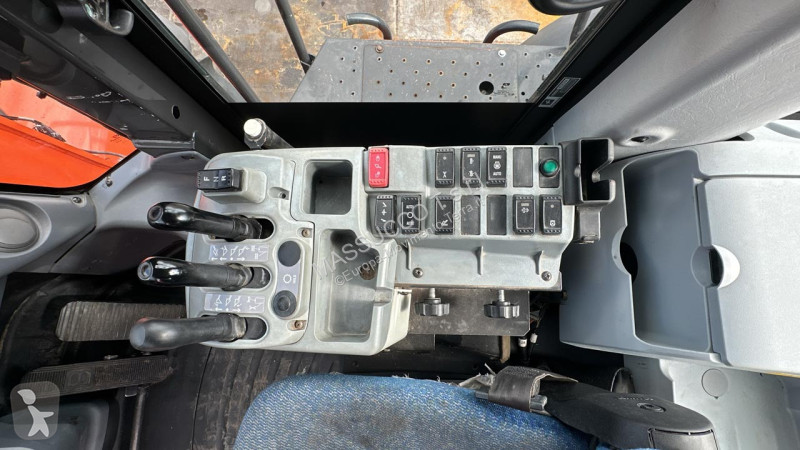 Nakladač Hitachi 6