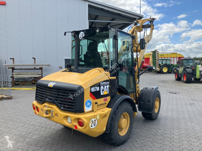 Nakladač Caterpillar  907