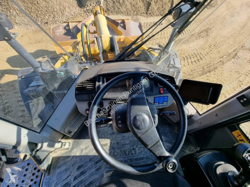 مُحمّلة Komatsu 3808