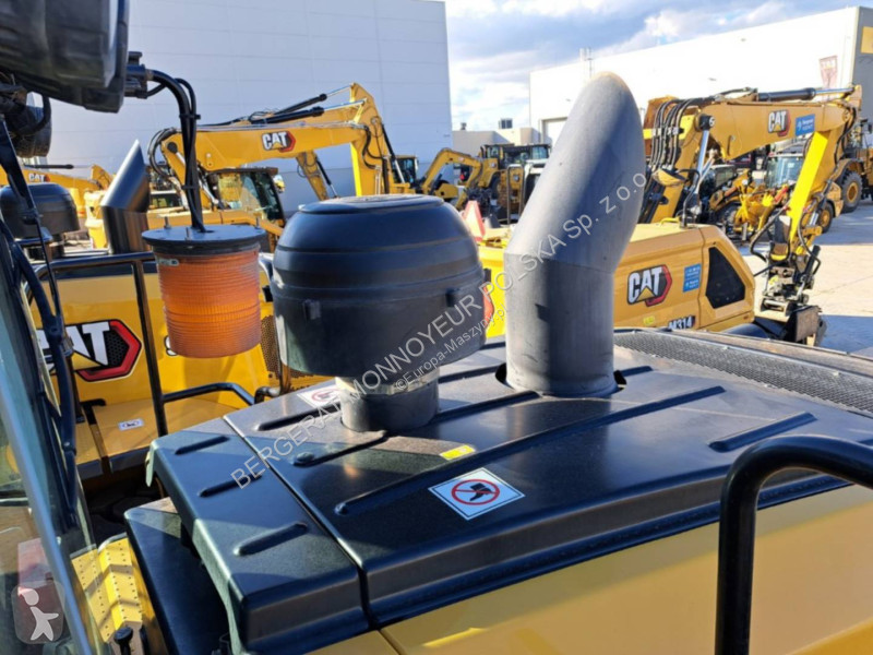 Nakladač Caterpillar 972