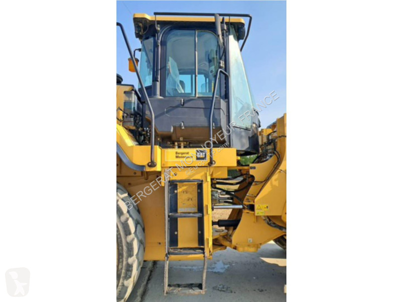 Nakladač Caterpillar 972M XE