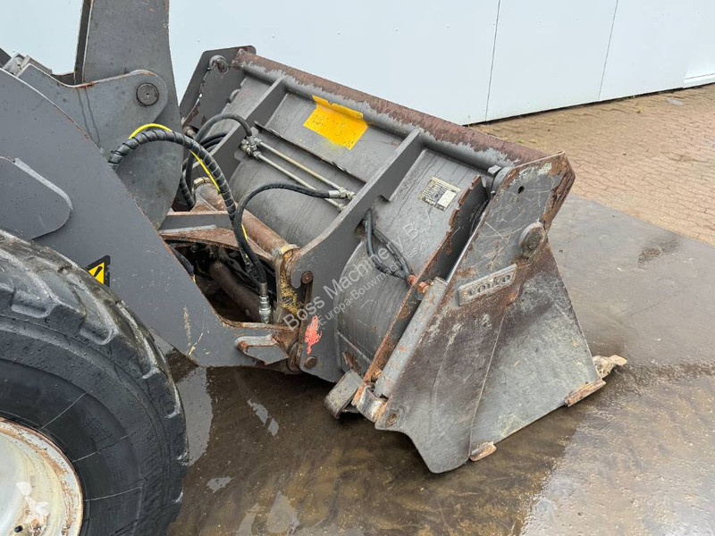 Nakladač Volvo B - Bucket + Forks / Quick Coupler