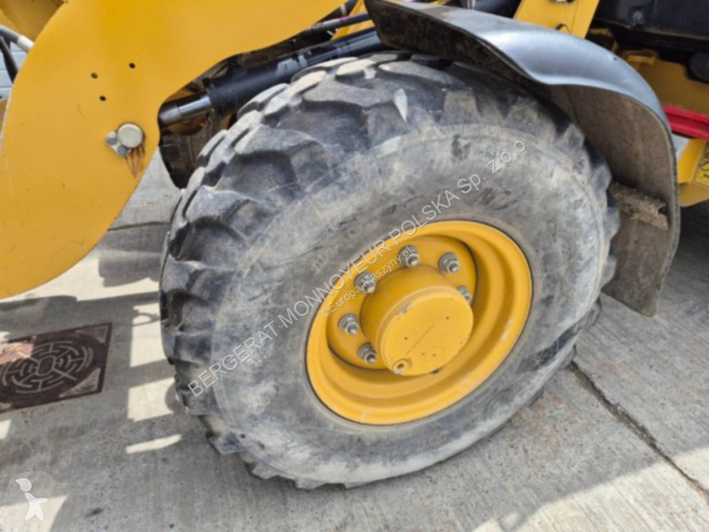 Nakladač Caterpillar 906M
