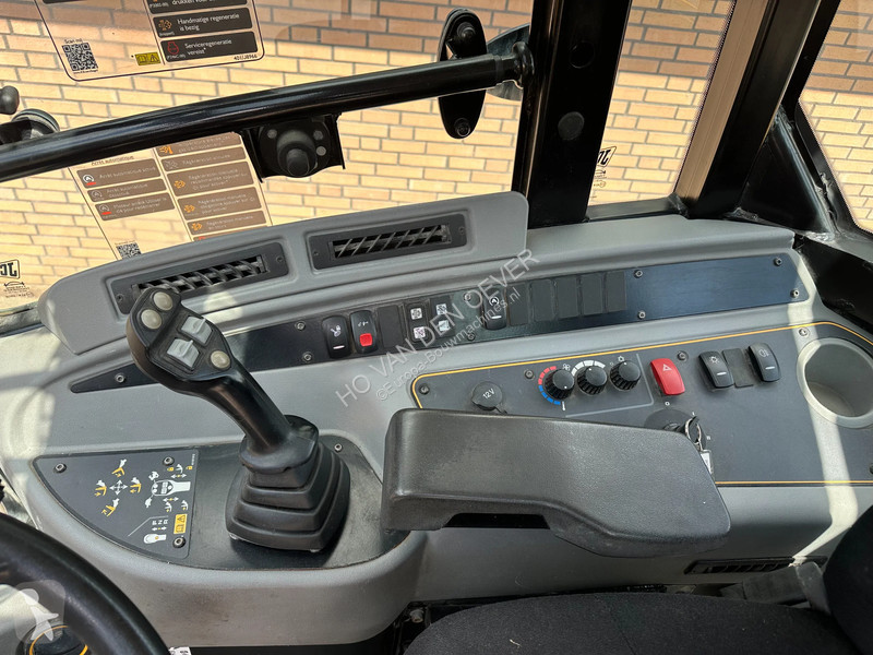 Nakladač JCB SV A