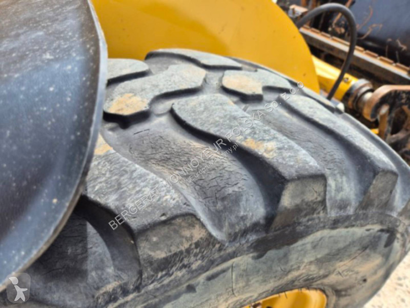 Nakladač Caterpillar 906M