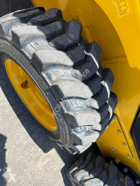 Nakladač Komatsu SK820-8E0