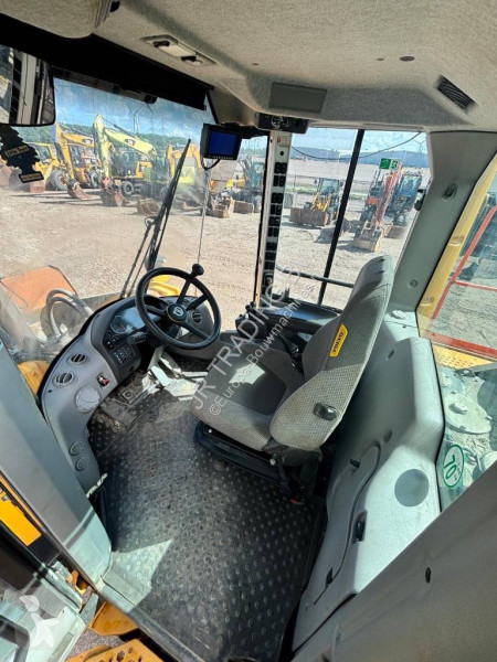 مُحمّلة Volvo L 220 H