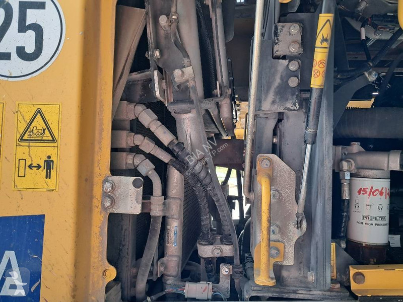 مُحمّلة Komatsu 8