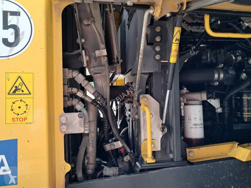 مُحمّلة Komatsu 8 High Lift
