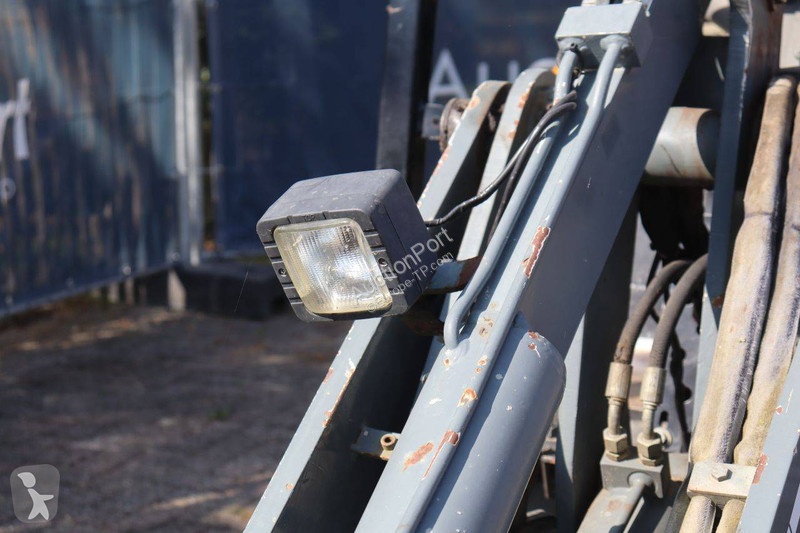 Nakladač Giant V452T