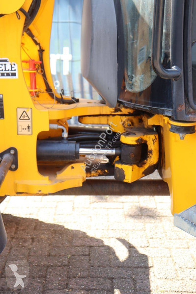 Nakladač JCB T4