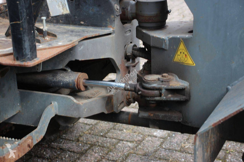 Nakladač Giant V452T
