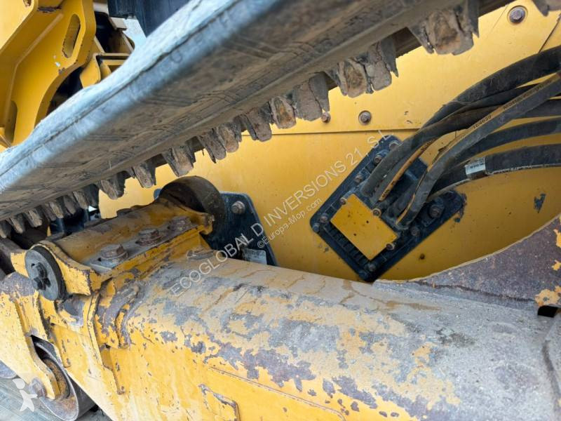 Фронтальный погрузчик Caterpillar 3