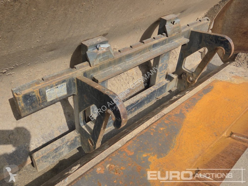 Навантажувач Caterpillar 908M