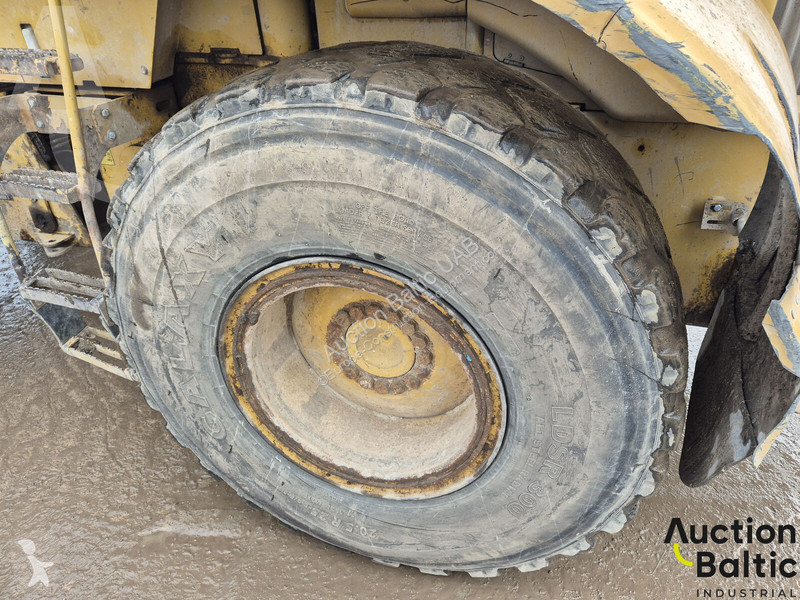 Фронтальный погрузчик Caterpillar