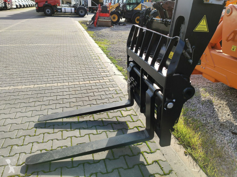 Încărcător telescopic Manitou  Wózek Jezdniowy...
