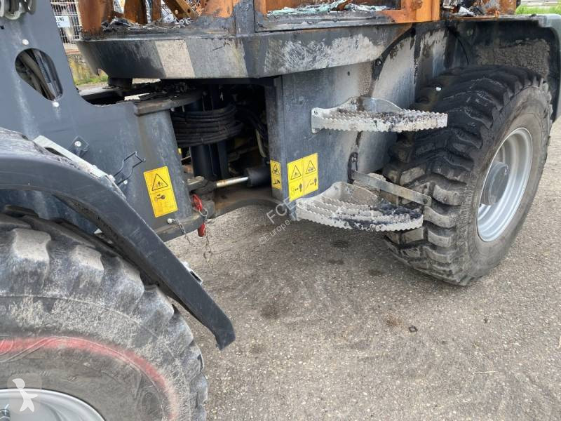 مُحمّلة Yanmar V 100 / Certificat CE endommagée
