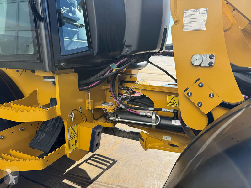 Shovel Caterpillar M