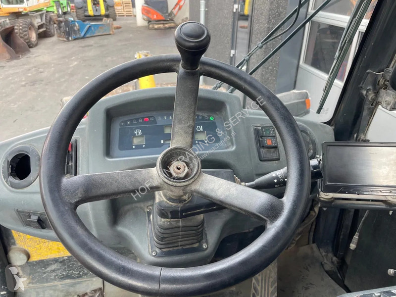 Shovel Komatsu WA100