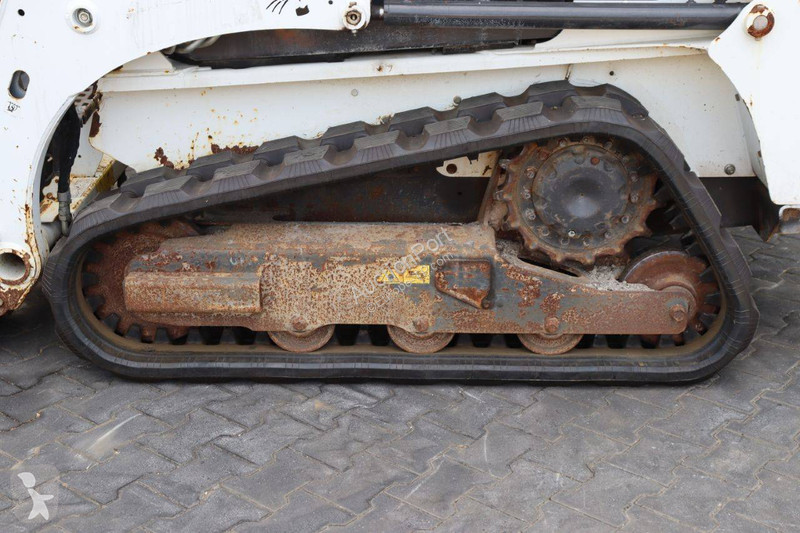 Shovel Bobcat T450