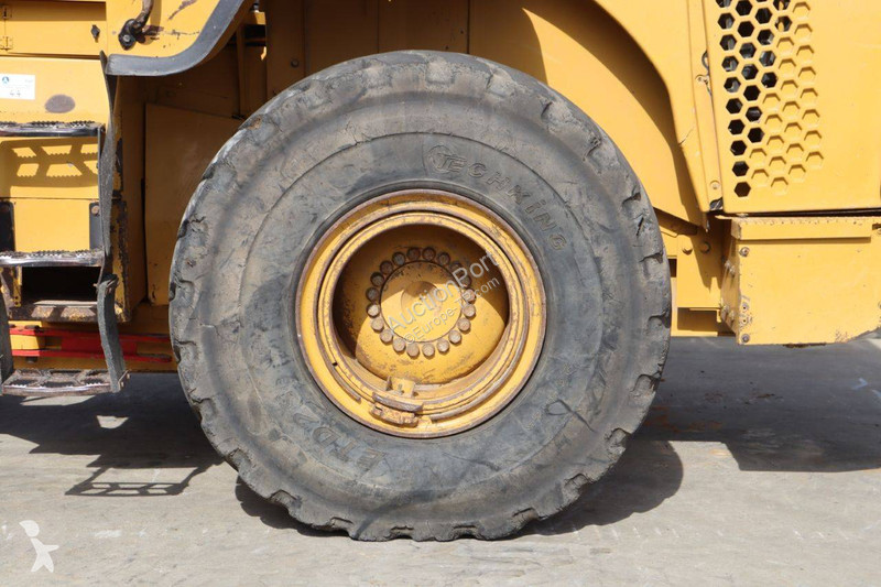 Shovel Caterpillar M