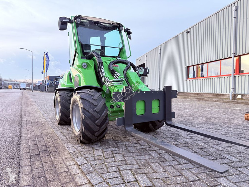Nakladač Avant tecno 760i GTX Cabine