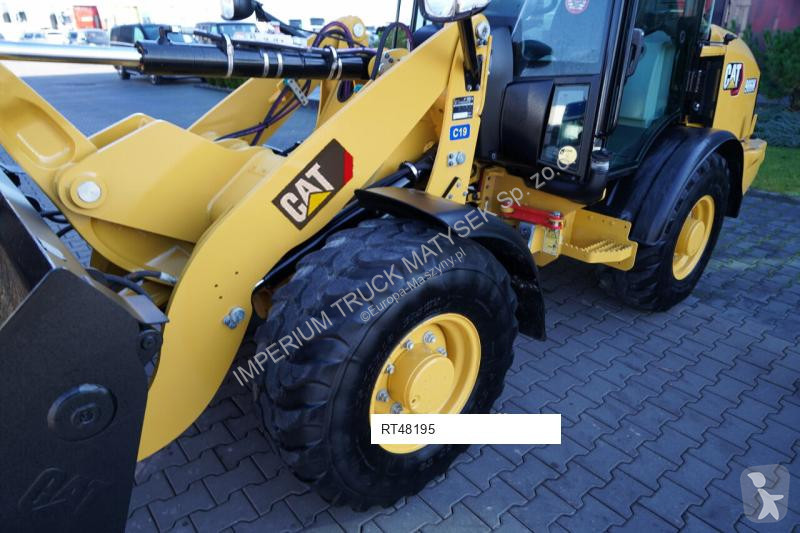 Nakladač Caterpillar 906M