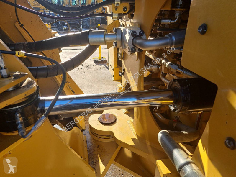 Nakladač Caterpillar 972