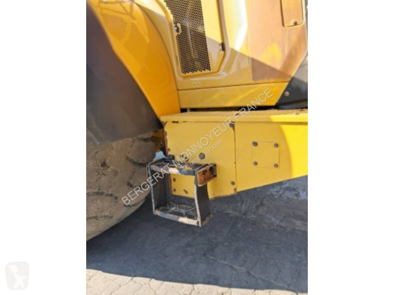 Nakladač Caterpillar 982M