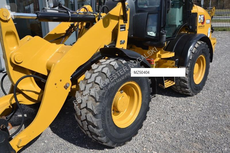 Nakladač Caterpillar 908 M