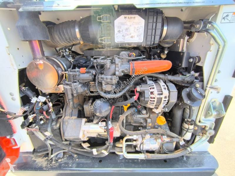 مُحمّلة Bobcat T590 Fourches et Godet inclus