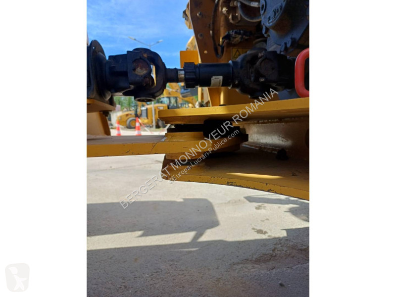 Nakladač Caterpillar 918M