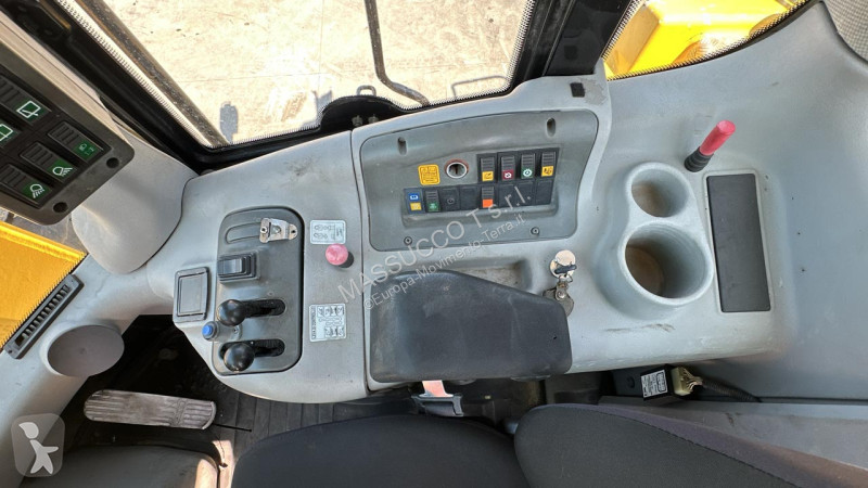 Фронтальный погрузчик New Holland