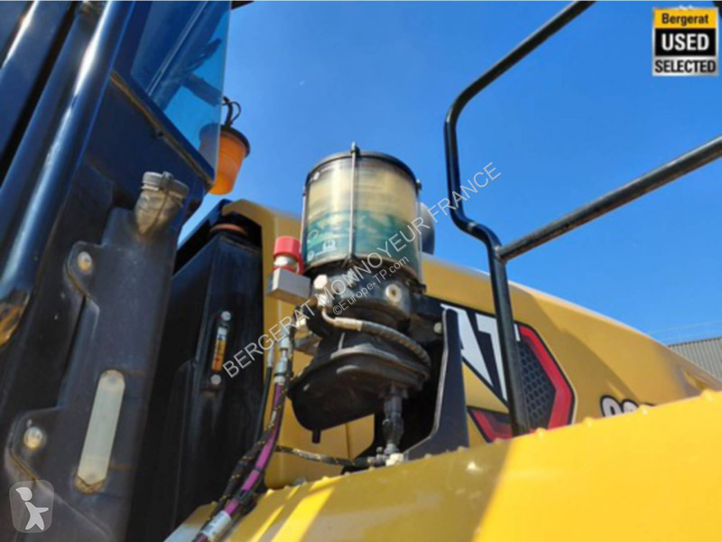 Nakladač Caterpillar 966