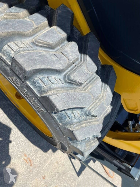 Nakladač Komatsu SK820-8E0