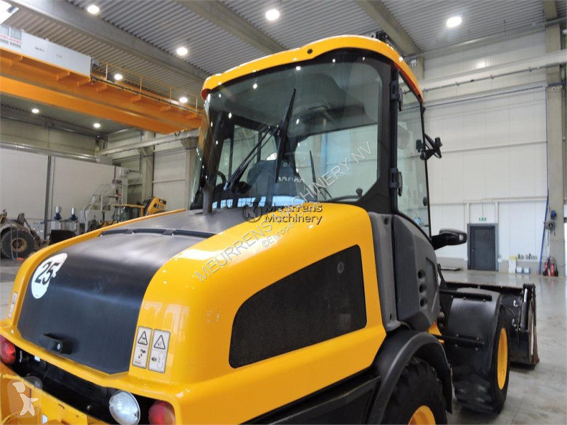 مُحمّلة JCB 406 + Fork