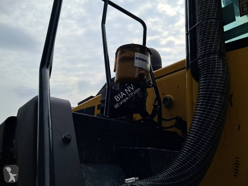 مُحمّلة Komatsu 8 High Lift