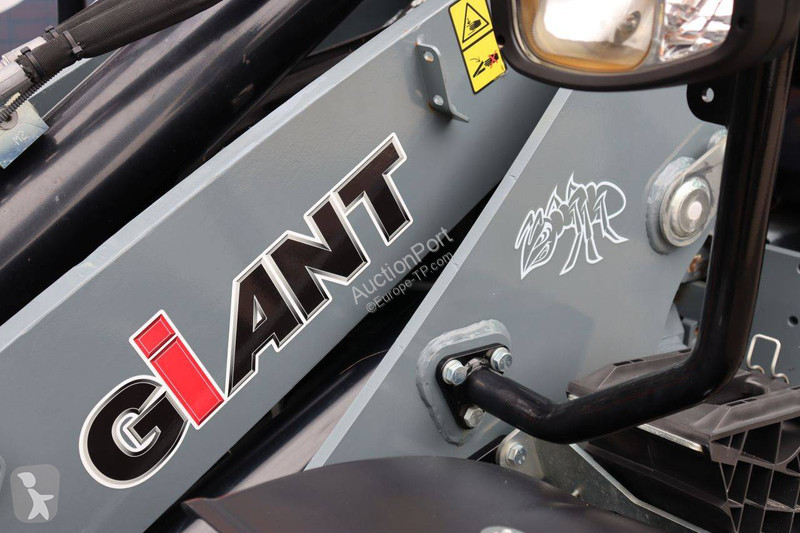 Nakladač Giant G5000 X-TRA