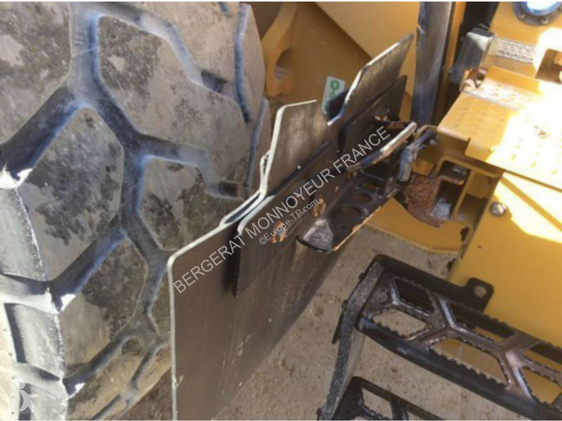 Nakladač Caterpillar 972M XE