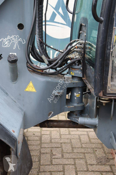Chargeuse Giant V881T