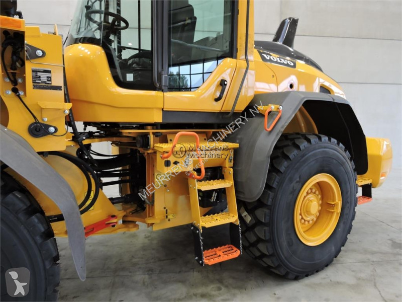 مُحمّلة Volvo New Bucket + Tyres