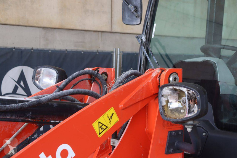 Pala cargadora Kubota R090