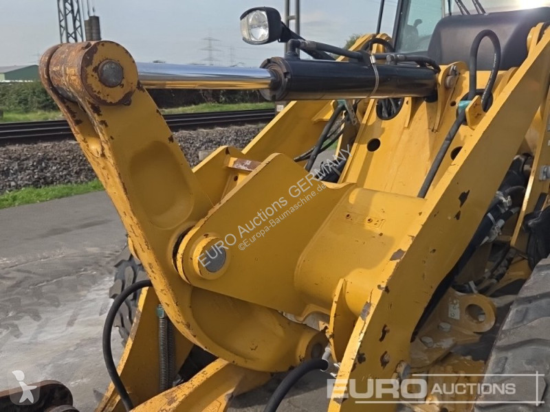 Pá carregadora Caterpillar 908M