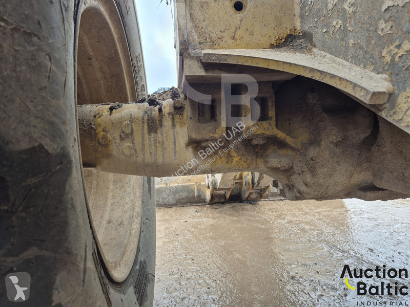 Фронтальный погрузчик Caterpillar