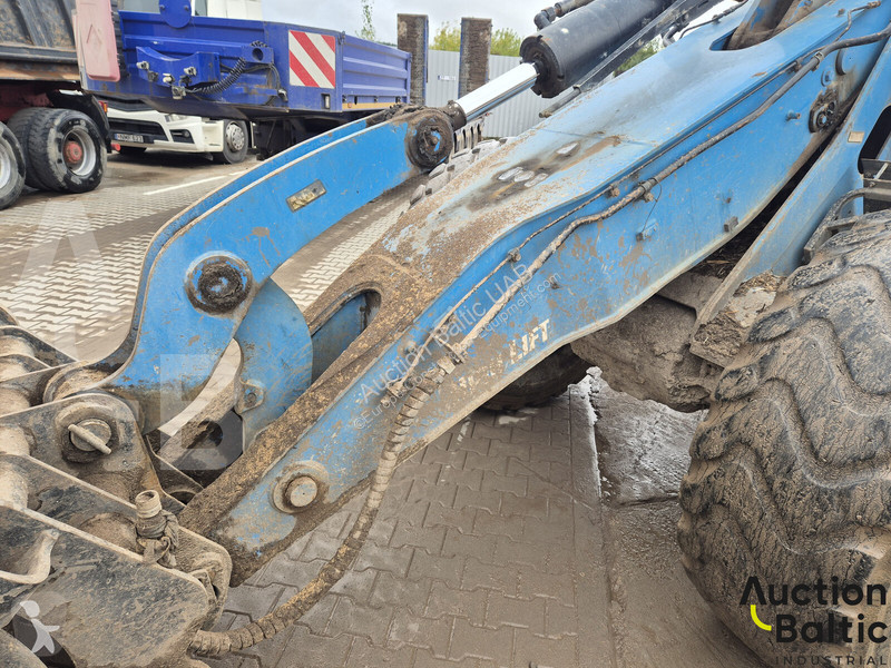 Фронтальный погрузчик Caterpillar
