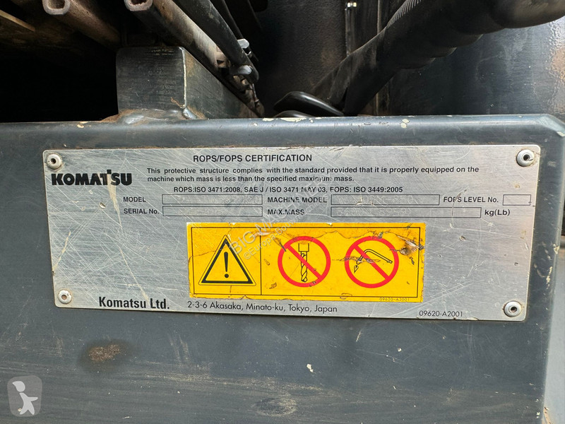 Pala Komatsu WA100M-8EO - New Tires