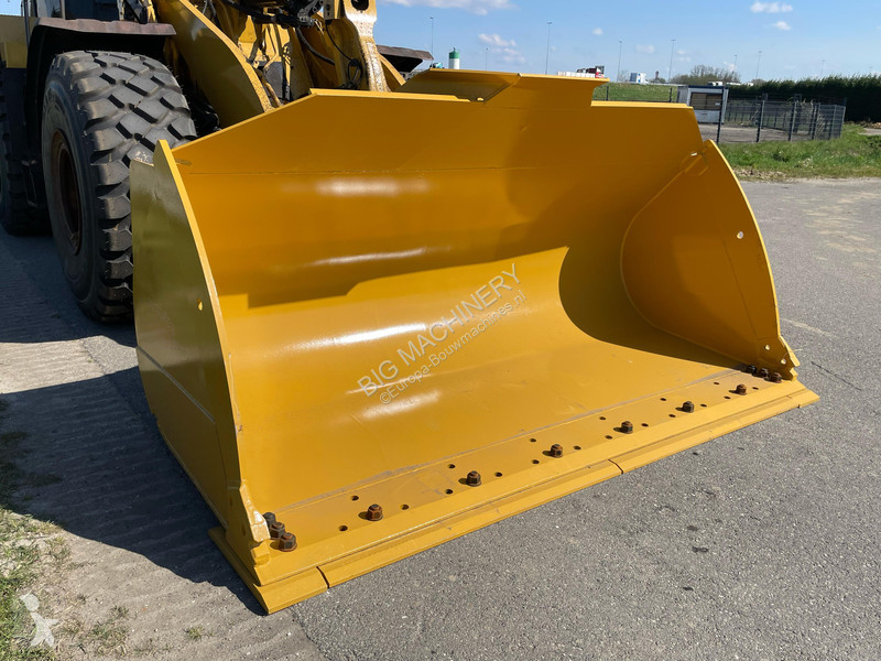 مُحمّلة Caterpillar 972M XE - CE / new tires /...